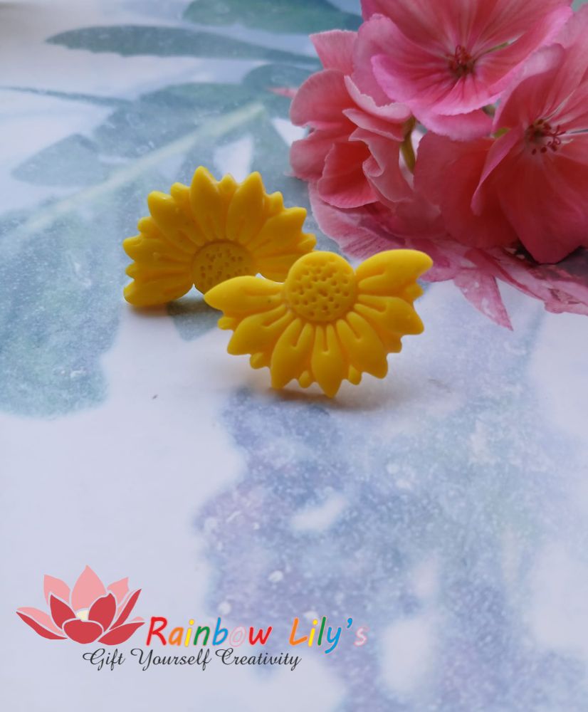 Cercei din fimo „Jumătate de margaretă” galbenă - imagine 3