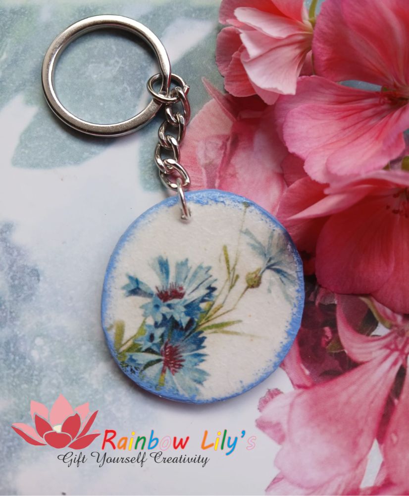 Breloc din lut „Albăstrea”