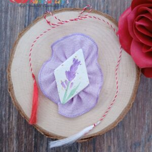 Mărțișor – model lavandă pe dantelă mov