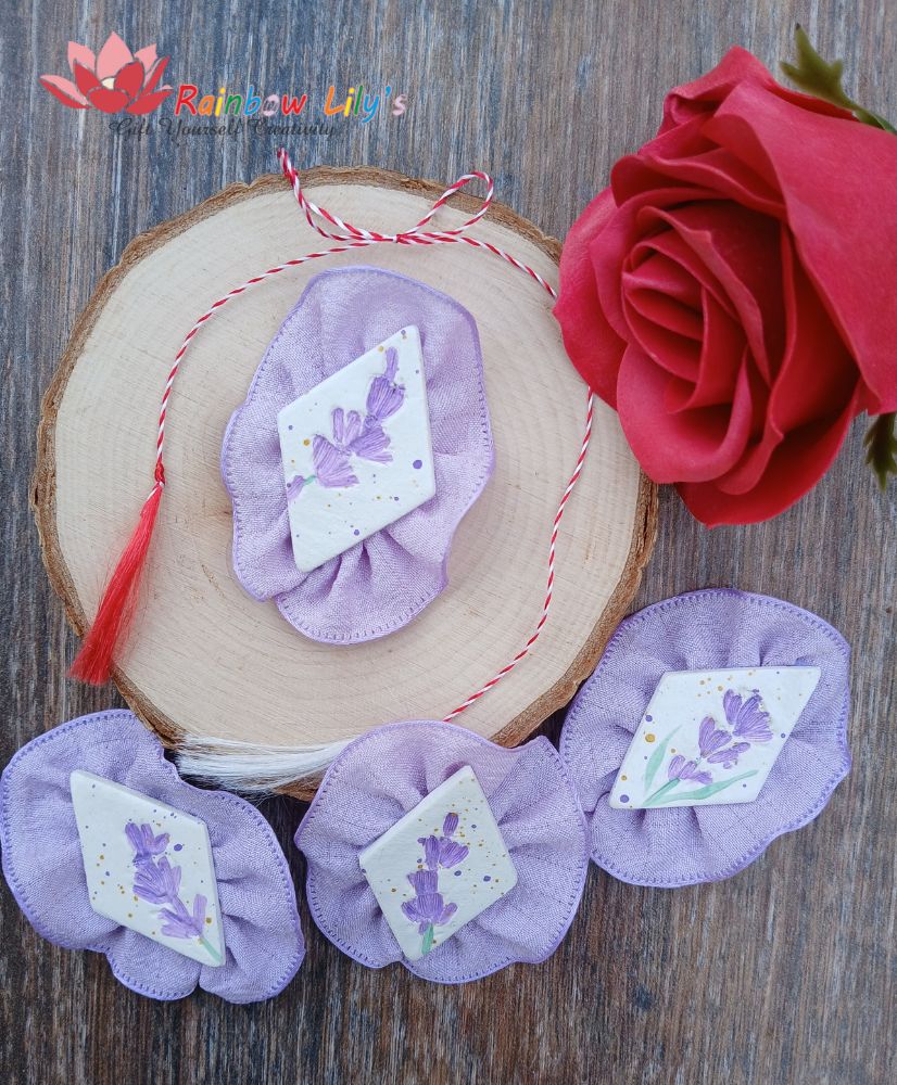 Mărțișor – model lavandă pe dantelă mov - imagine 2