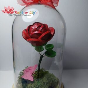 Trandafir roșu 3D quilling în cupolă